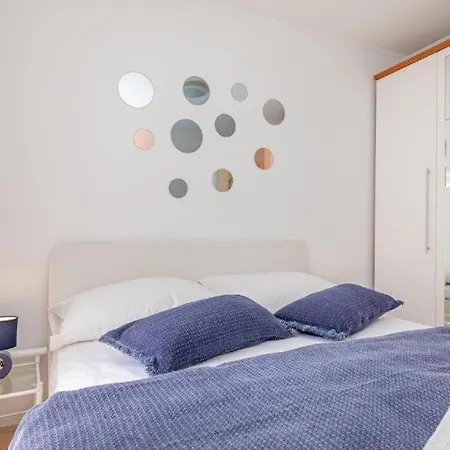 Cozy Lokrum Апартаменты *